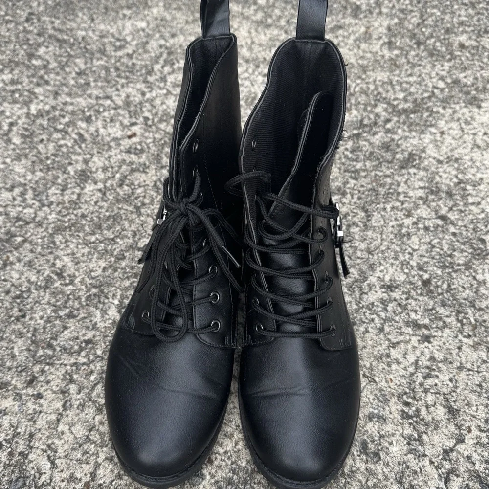 Olivia & Kate Leanna-13L Women's Black Combat Boots Size 10 Faux Leather Lace Up - Picture 2 of 9